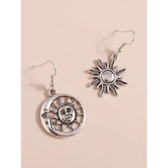 SILVER SUN MOON MISMATCHED EARRINGS - Picture 2 of 4